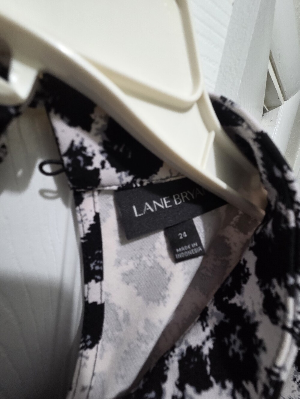 24W Lane Bryant Black & White Leopard Print Keyhole Blouse - Picture 3 of 4